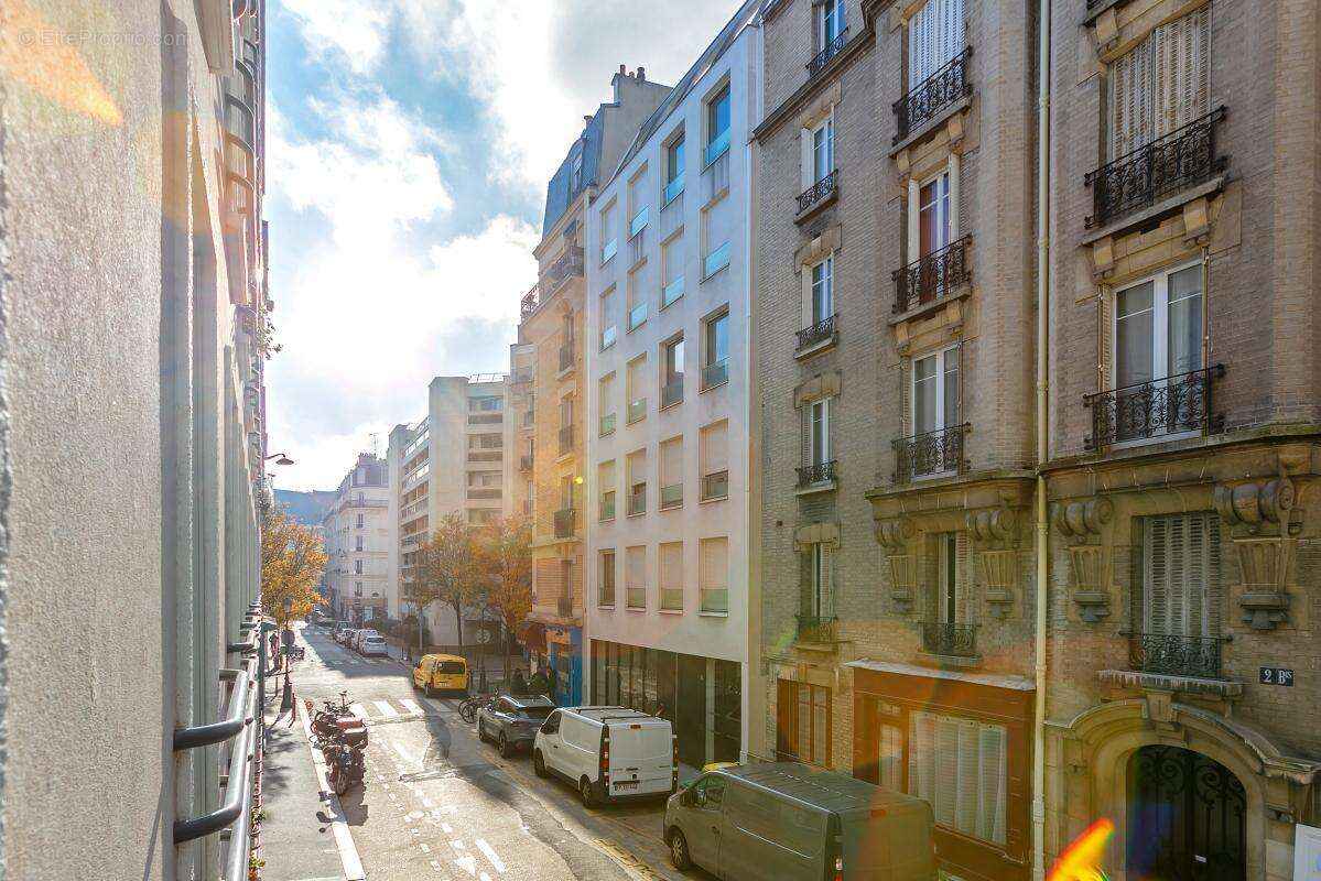 Appartement à PARIS-14E