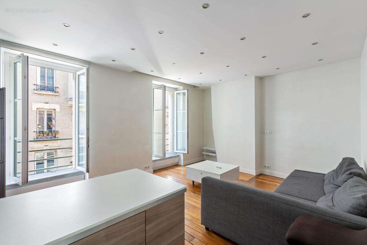 Appartement à PARIS-14E