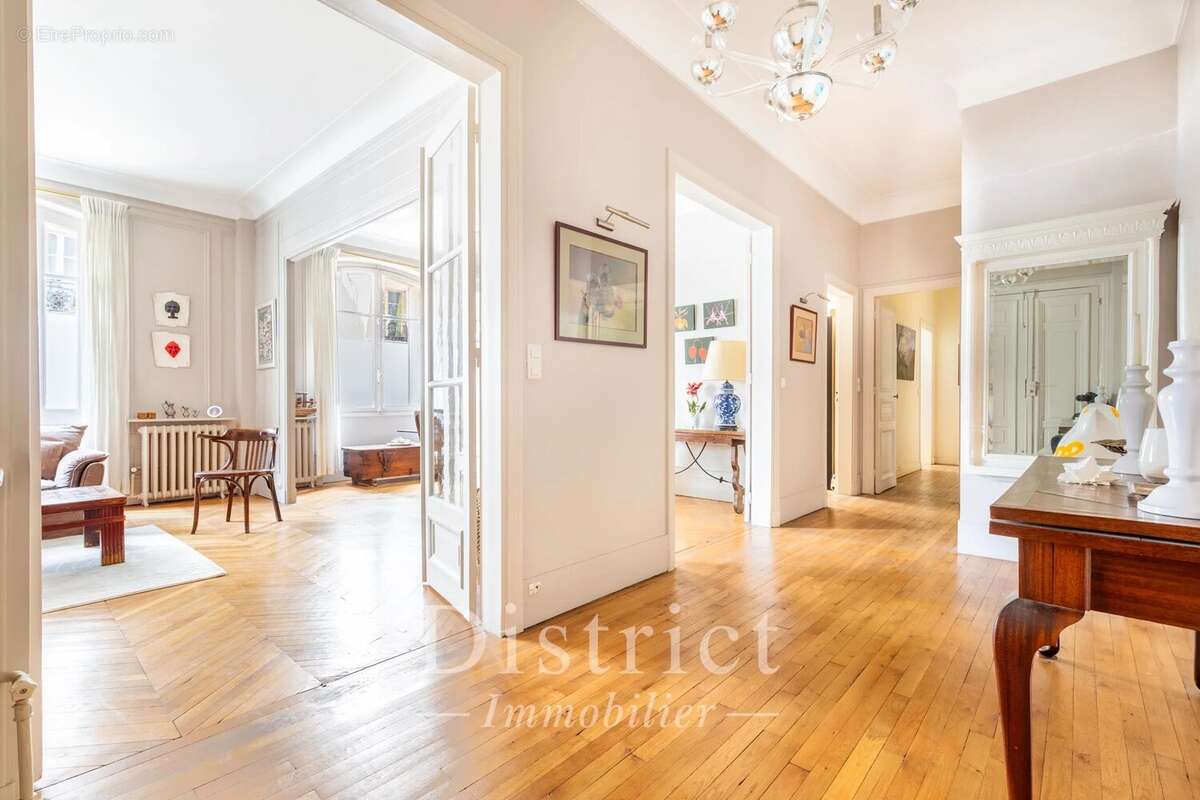 Appartement à PARIS-7E