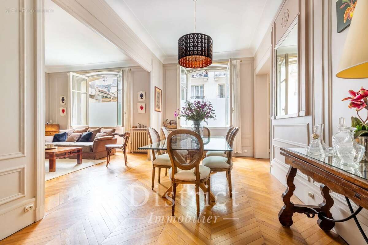 Appartement à PARIS-7E