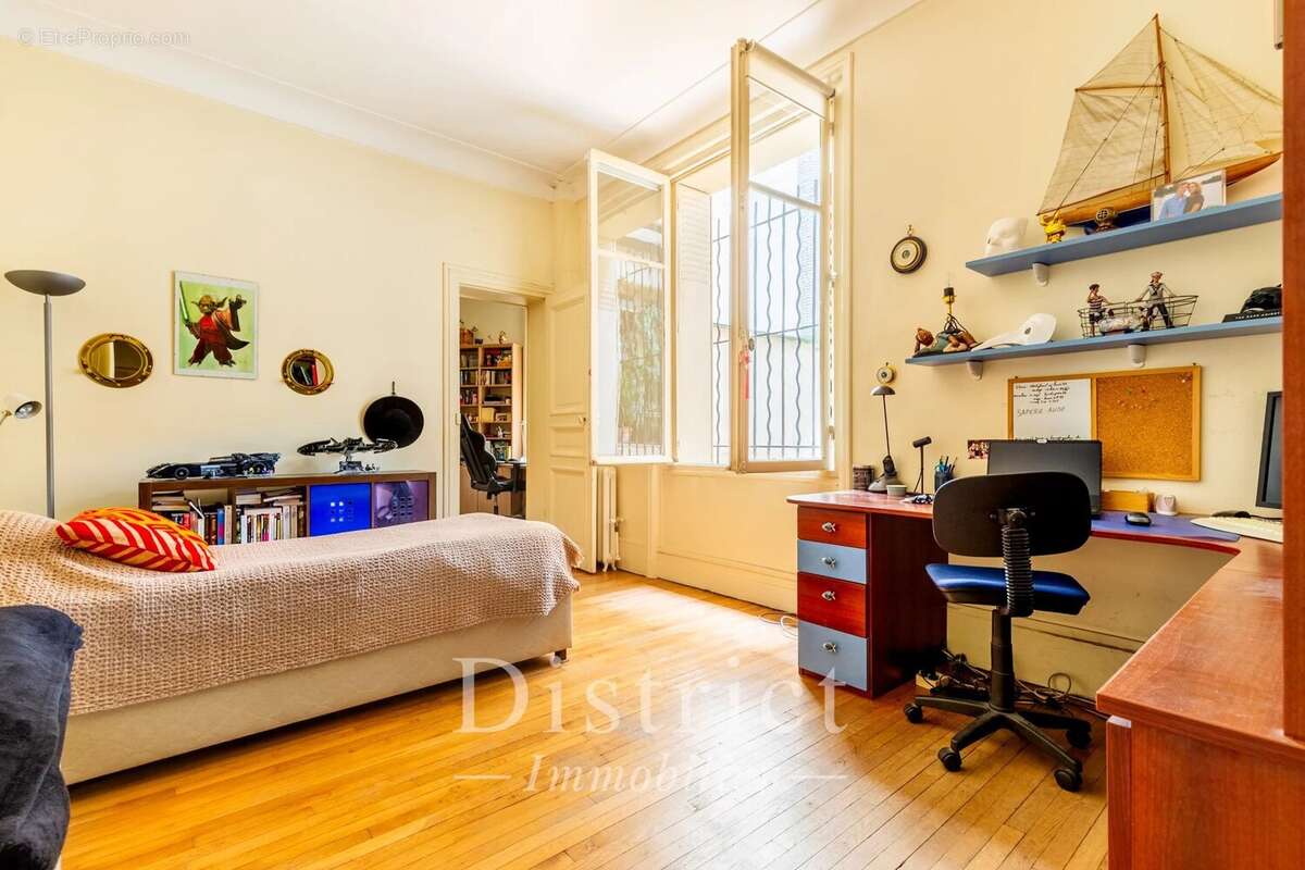 Appartement à PARIS-7E