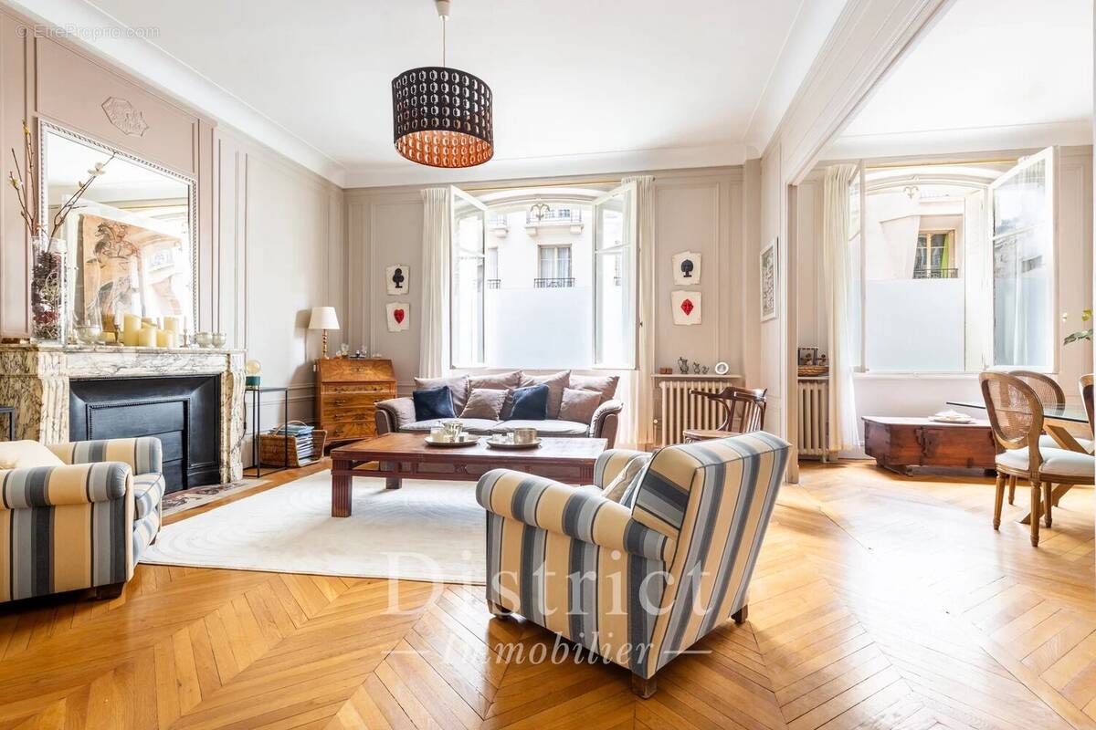 Appartement à PARIS-7E