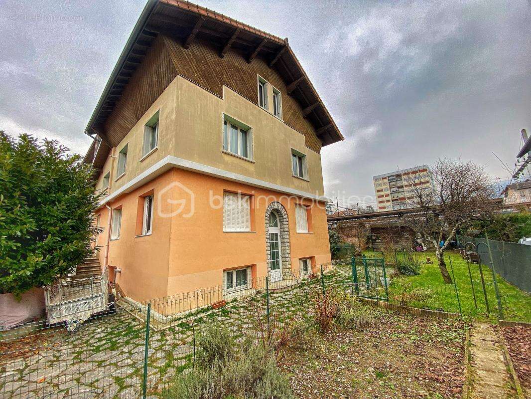 Appartement à AIX-LES-BAINS