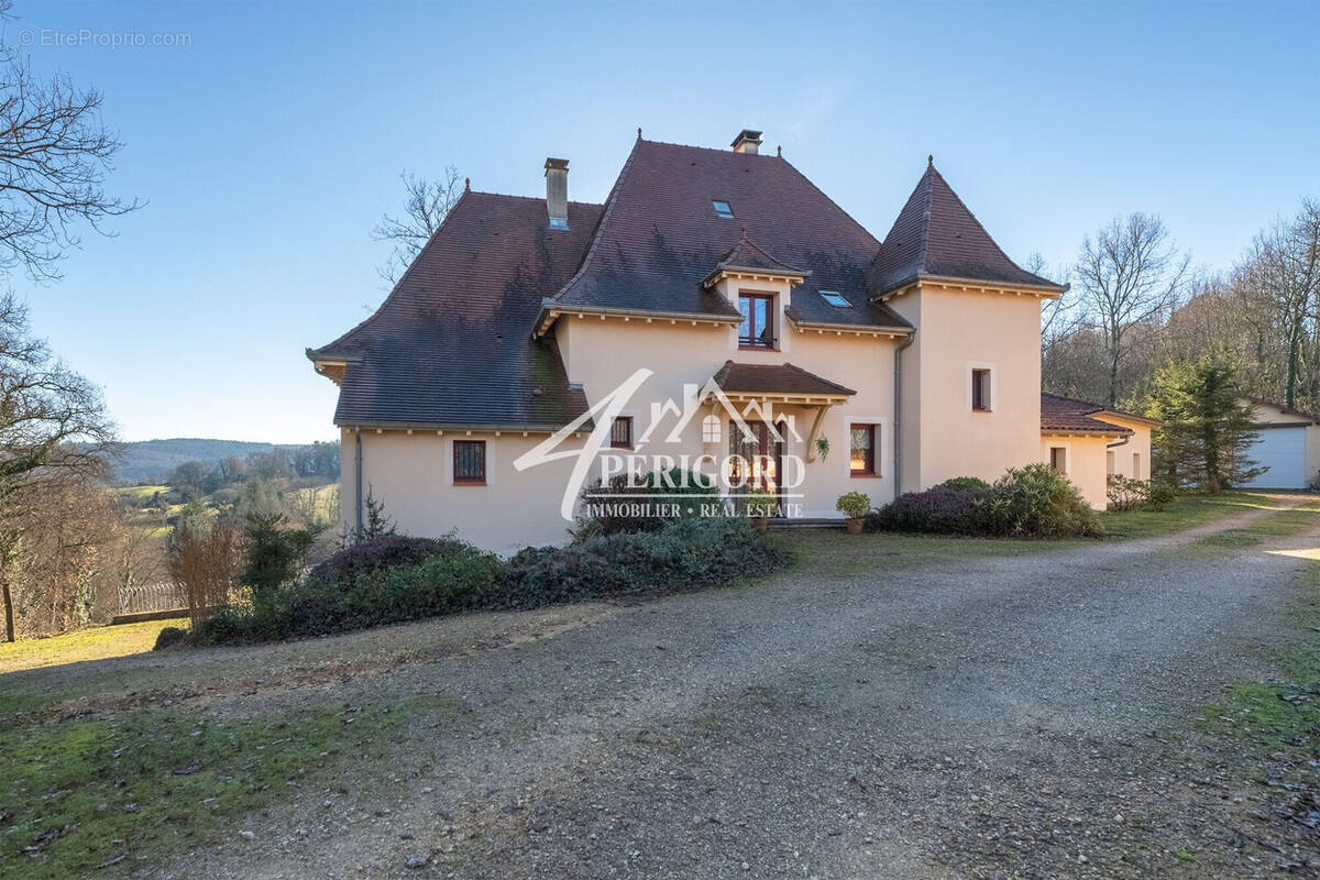 Maison à LE BUISSON-DE-CADOUIN