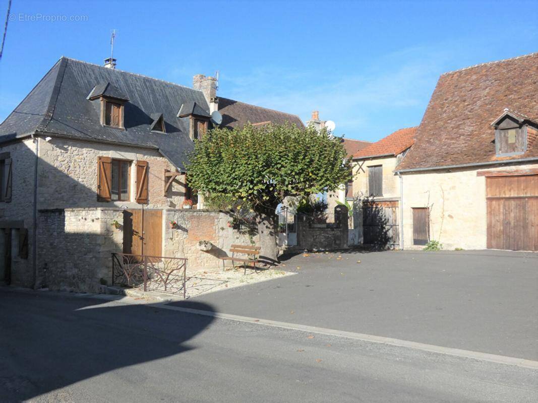 Maison à CHERVEIX-CUBAS