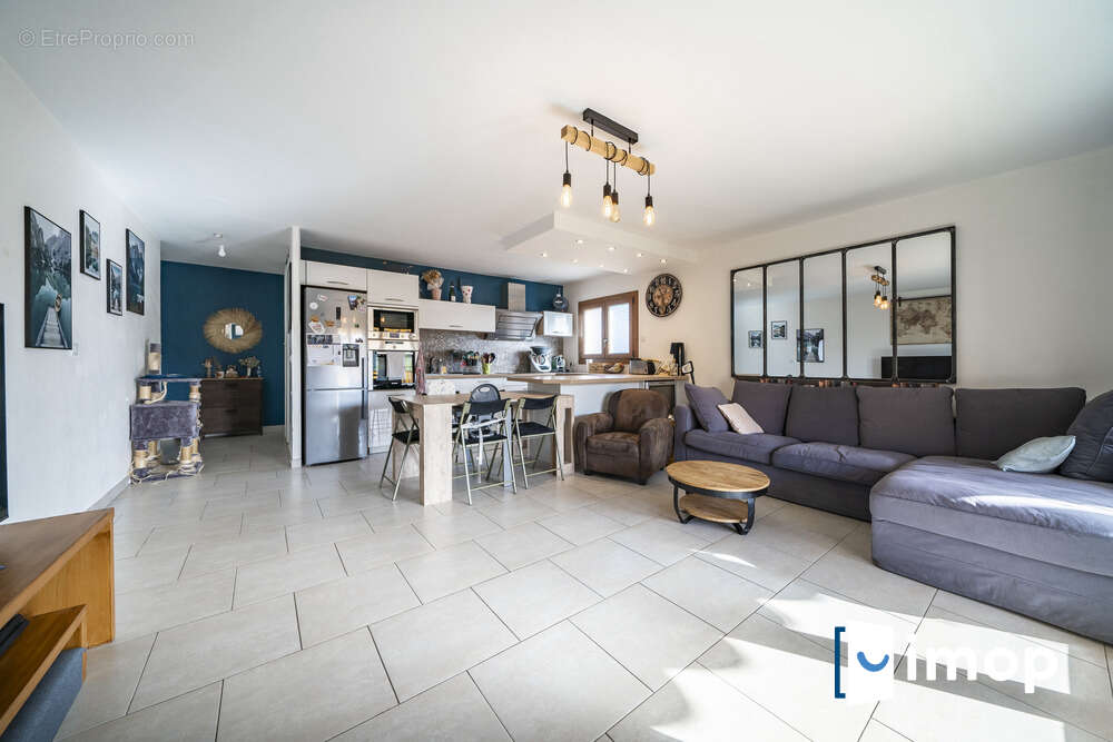 Appartement à SAINT-LAURENT-DU-VAR