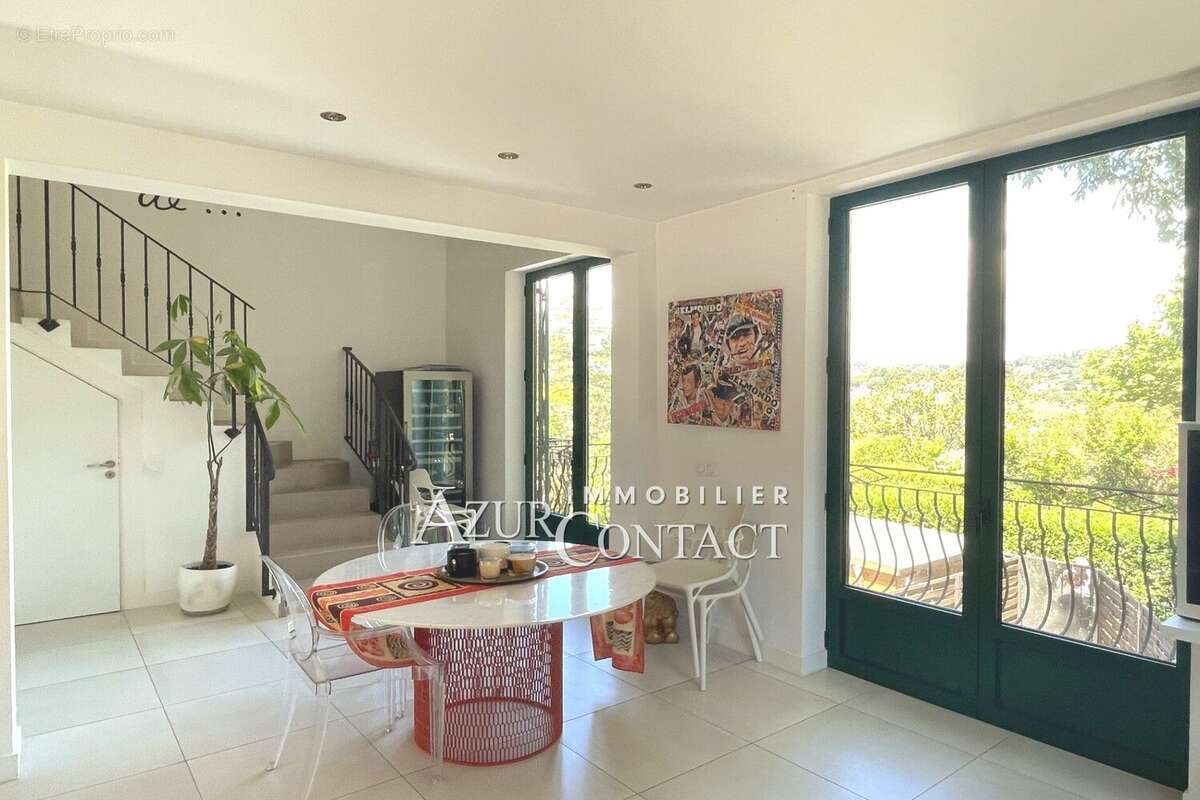 Appartement à MOUGINS