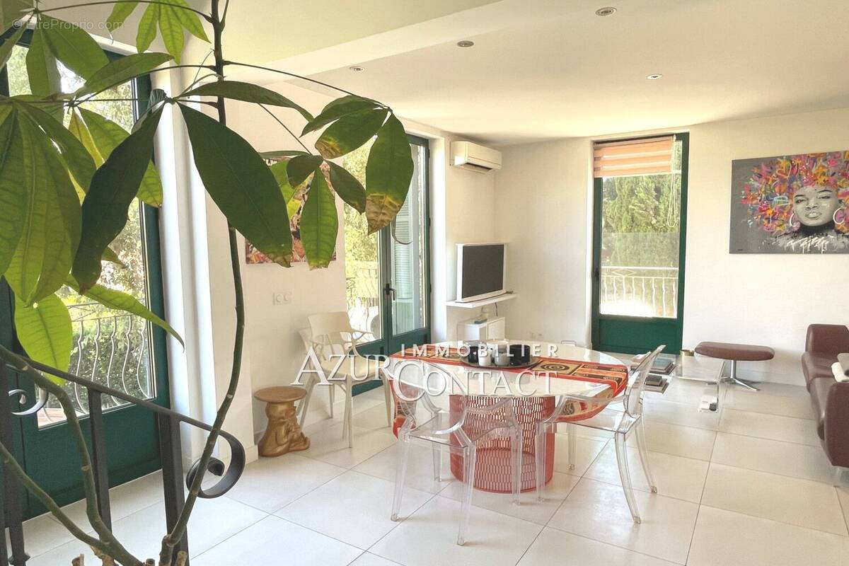 Appartement à MOUGINS