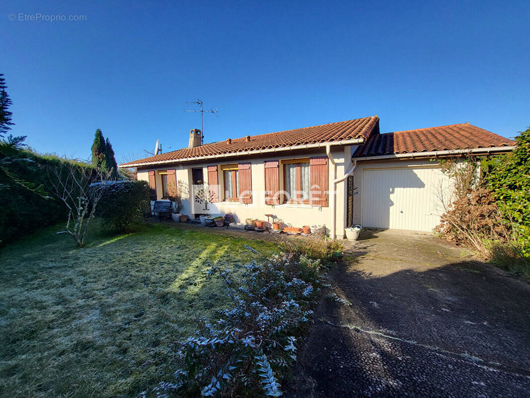 Maison à SAINTE-EULALIE-EN-BORN