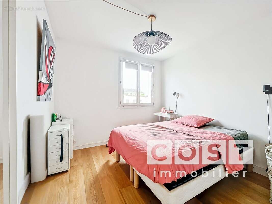 Appartement à COURBEVOIE