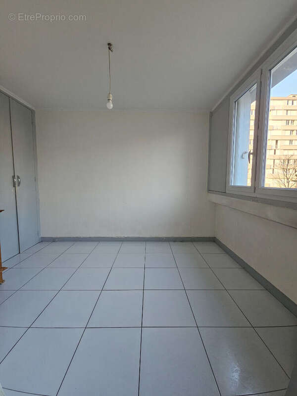 Appartement à PIERRE-BENITE