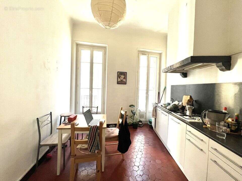 Appartement à MARSEILLE-4E