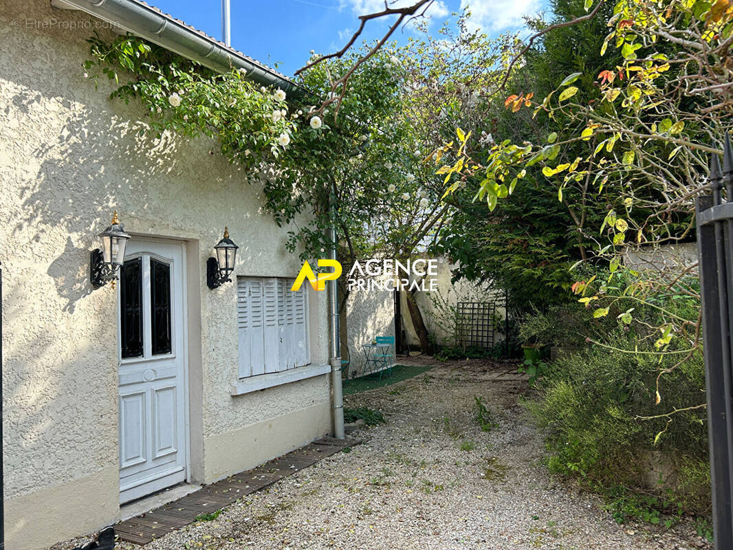 Maison à SARTROUVILLE