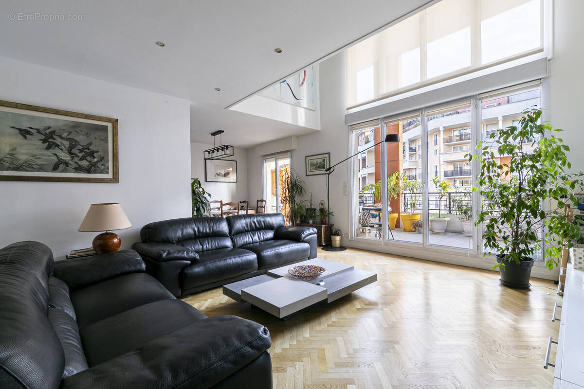 Appartement à COURBEVOIE