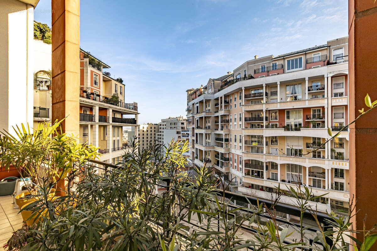 Appartement à COURBEVOIE