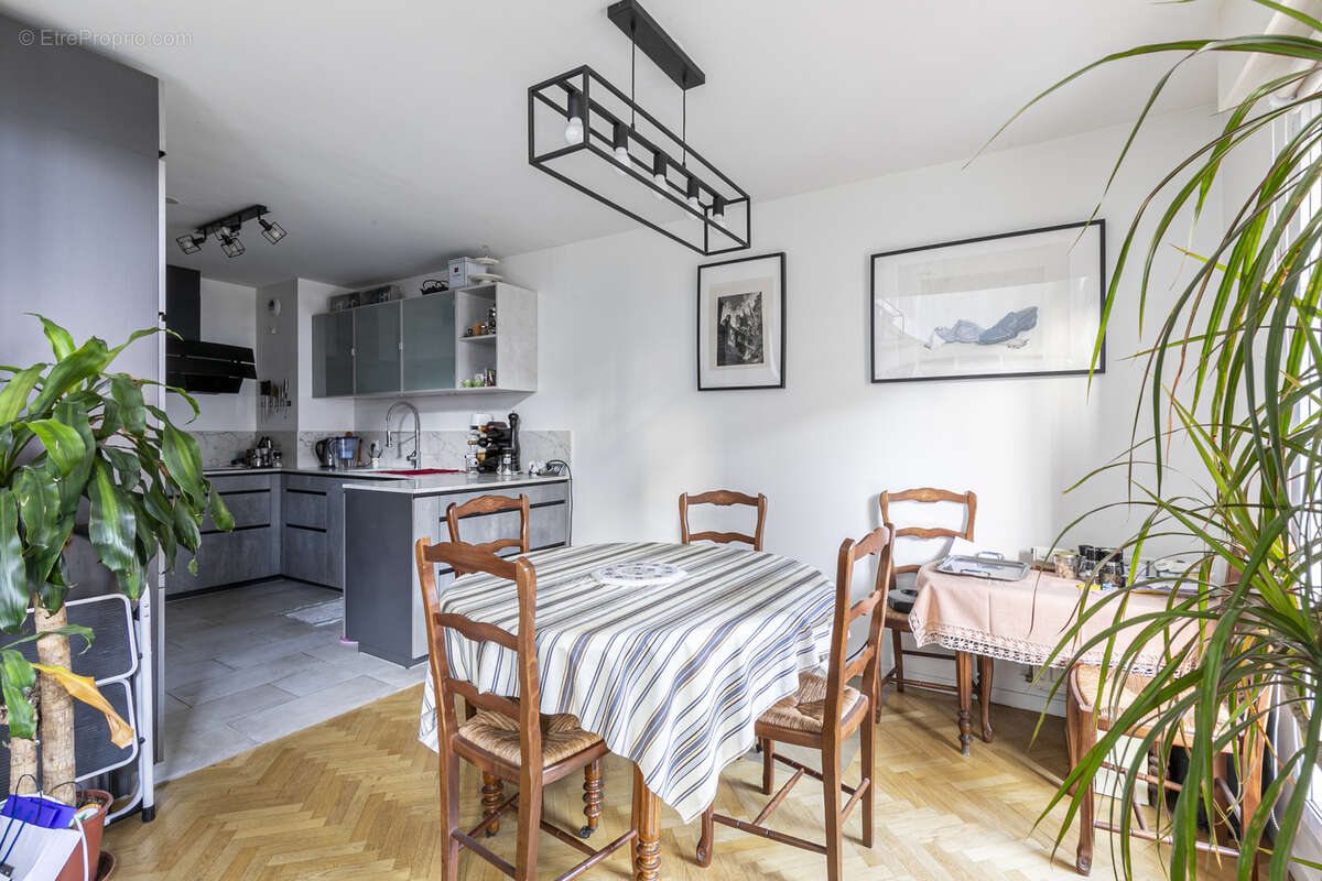 Appartement à COURBEVOIE