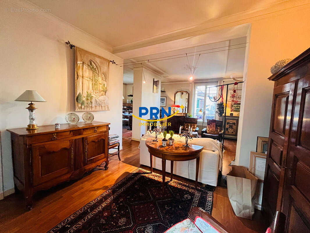 Appartement à PARIS-14E