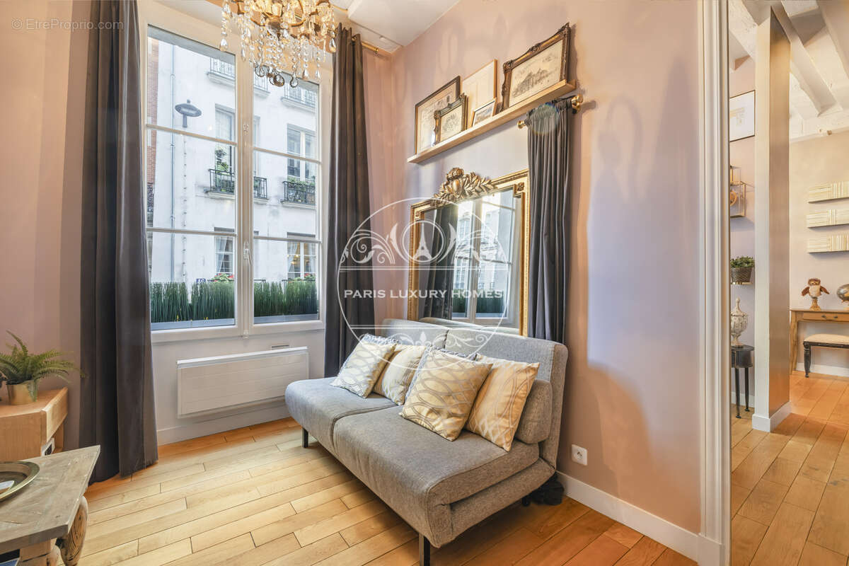 Appartement à PARIS-1E