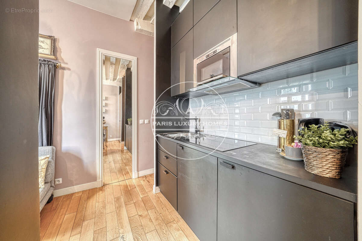 Appartement à PARIS-1E