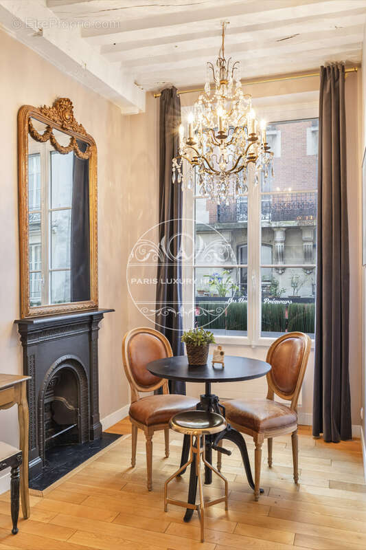 Appartement à PARIS-1E