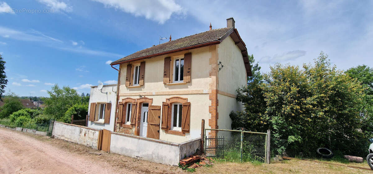 Maison à LE DONJON