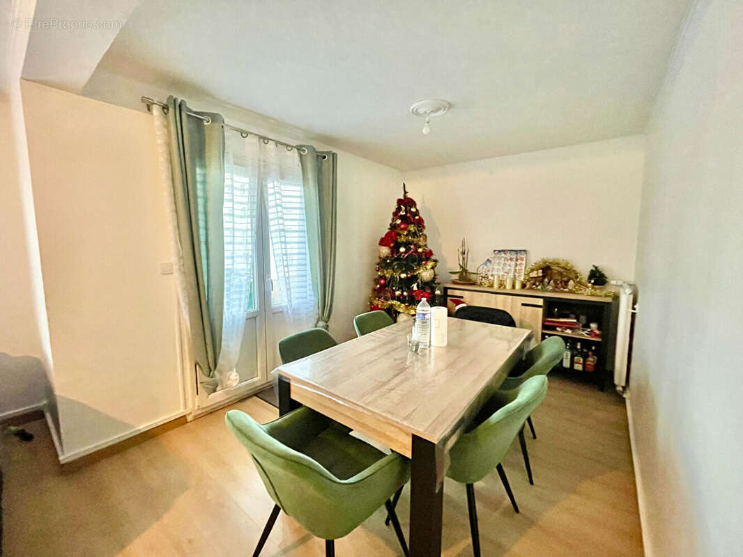 Appartement à SARTROUVILLE