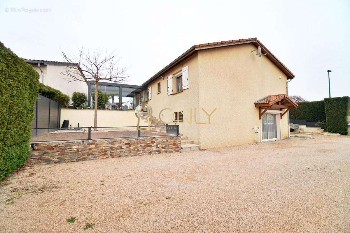 Maison à LA CHAPELLE-DE-GUINCHAY