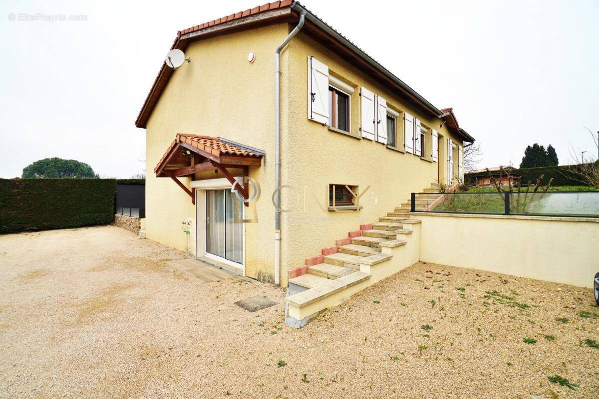 Maison à LA CHAPELLE-DE-GUINCHAY