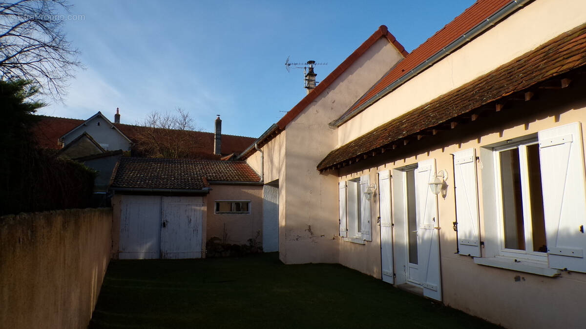 Maison à SAINT-BONNET-TRONCAIS