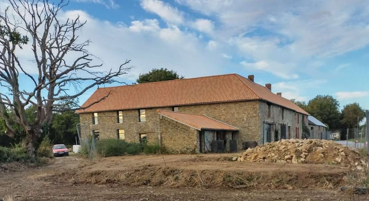 (Habitation - accueil) - Commerce à GRANDCHAMPS-DES-FONTAINES