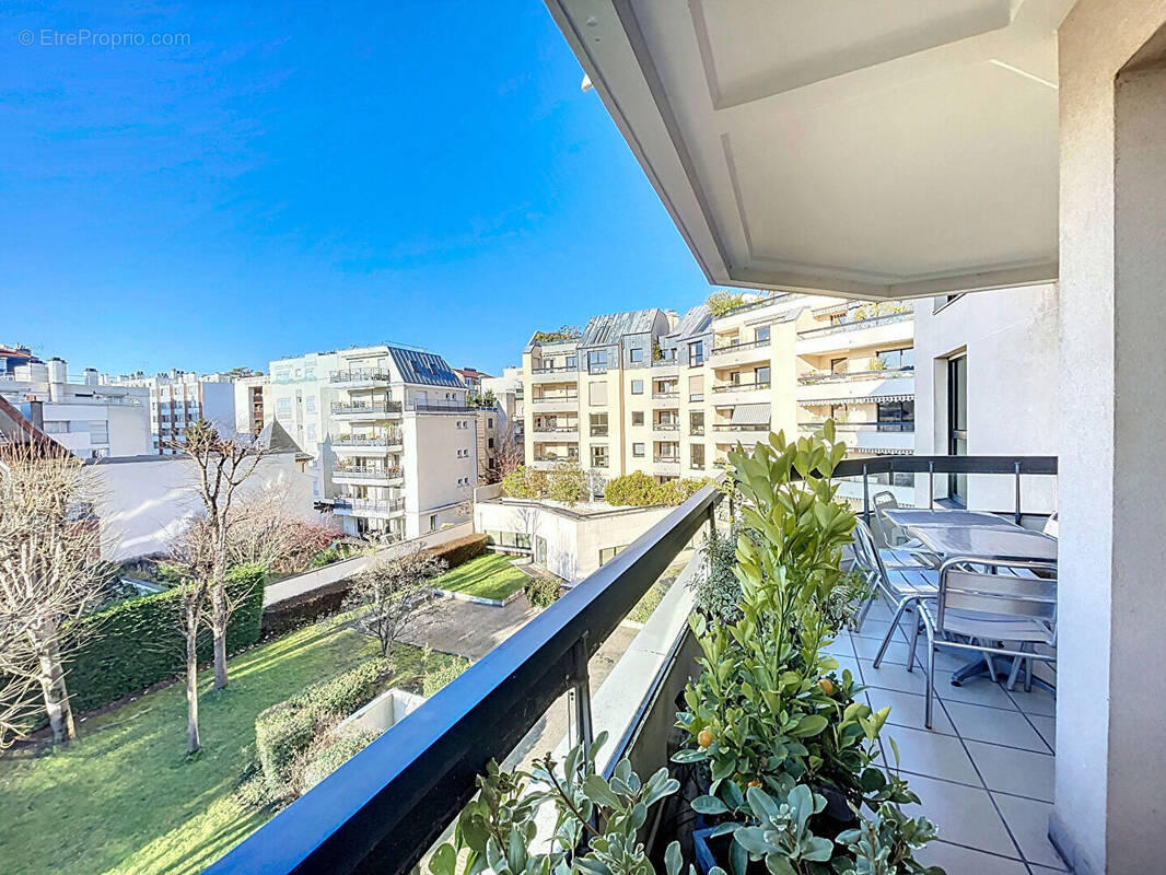 Appartement à COURBEVOIE