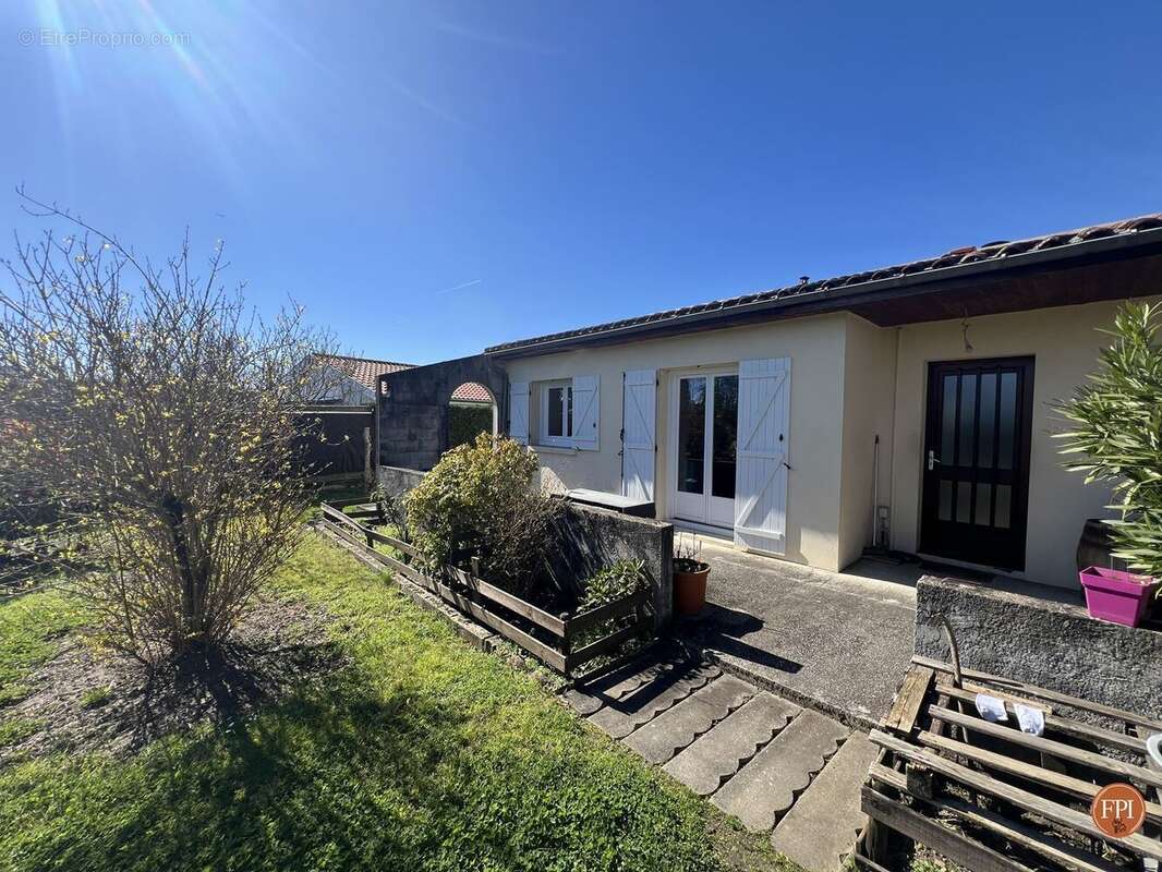 Maison à LA LANDE-DE-FRONSAC