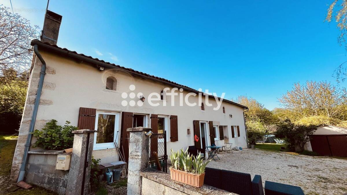 Maison à CHARROUX