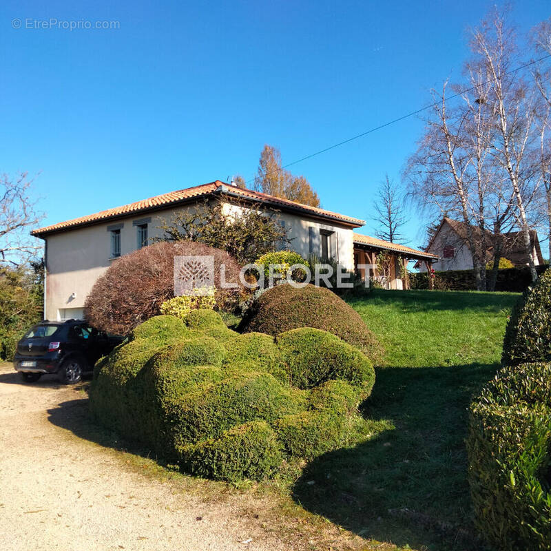 Maison à CHAMPAGNAC-DE-BELAIR