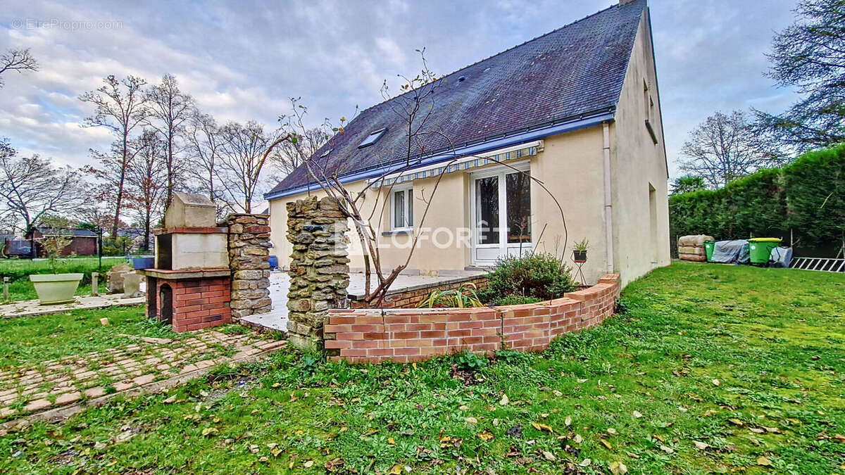 Maison à LA CHAPELLE-DES-MARAIS