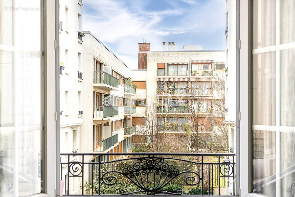 Appartement à COURBEVOIE