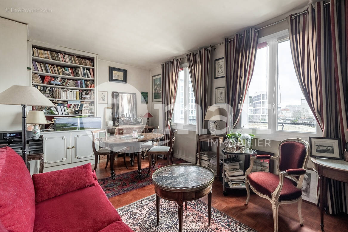 Appartement à COURBEVOIE