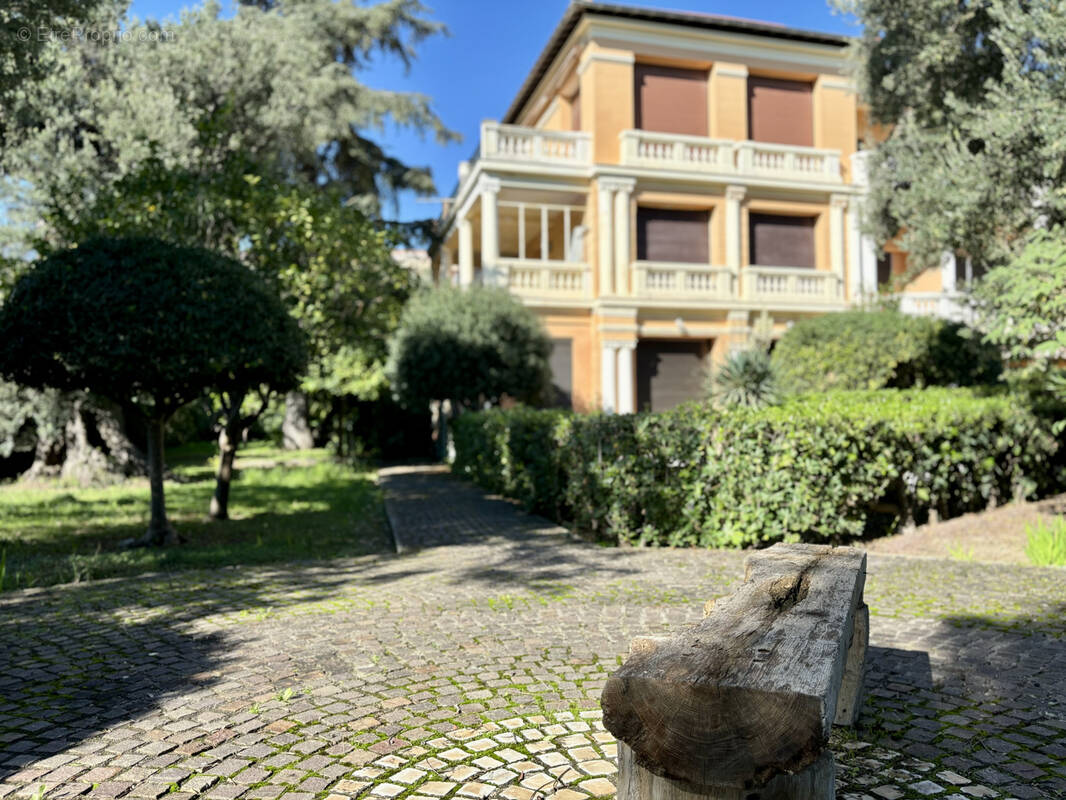 Appartement à ROQUEBRUNE-CAP-MARTIN