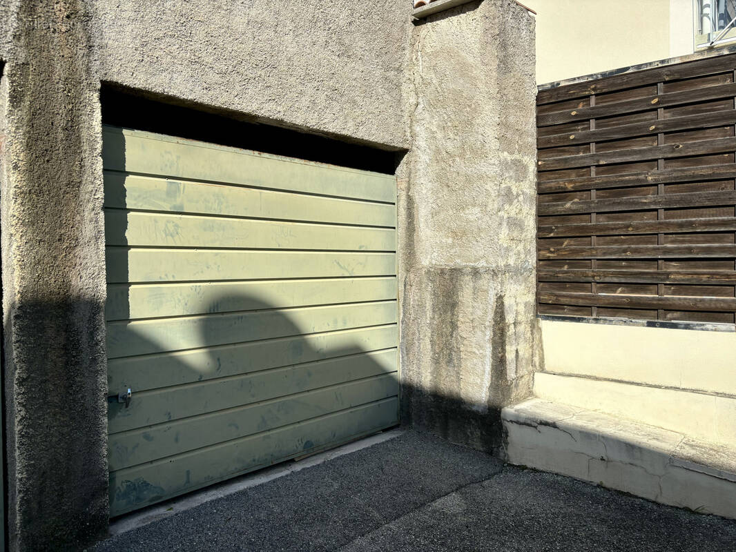 Parking à ROQUEBRUNE-CAP-MARTIN