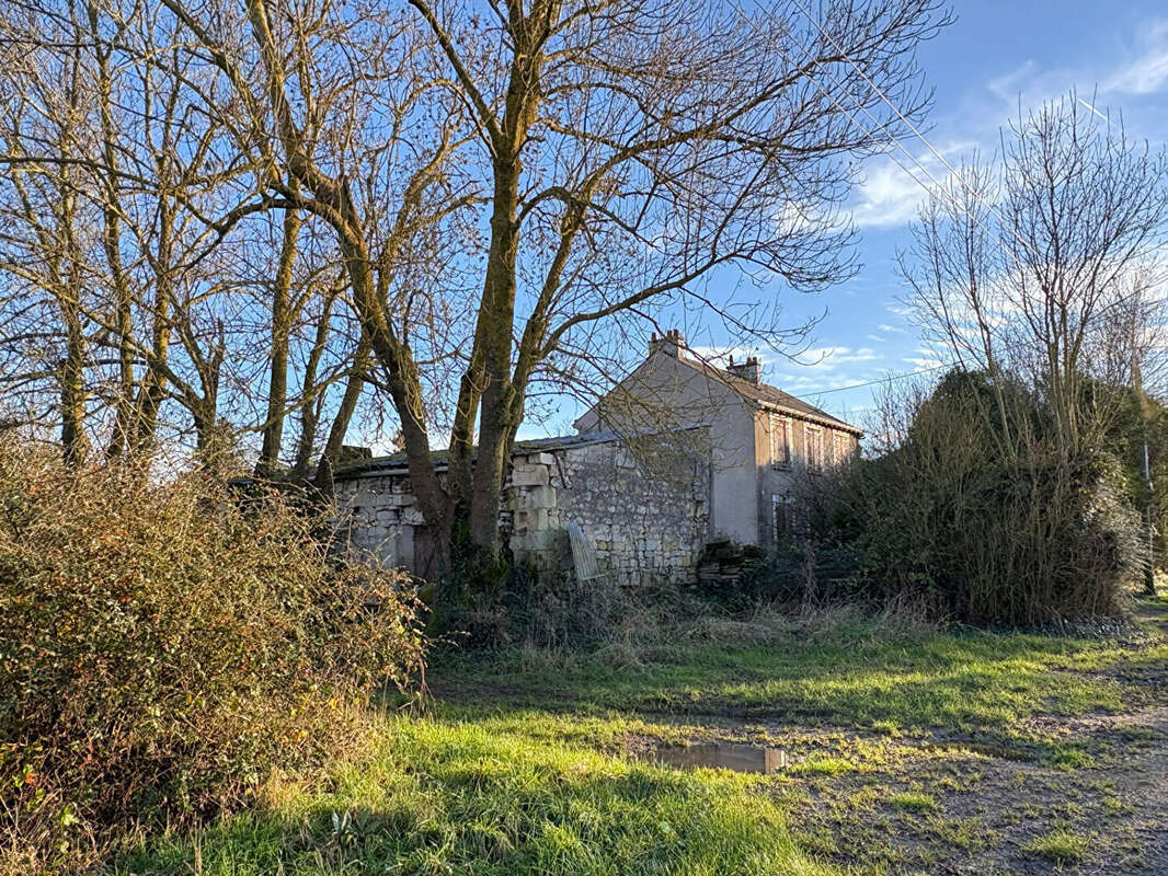 Maison à SAINT-CLEMENT-DES-LEVEES