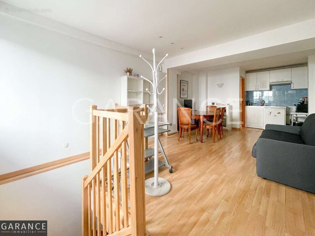 Appartement à PARIS-14E