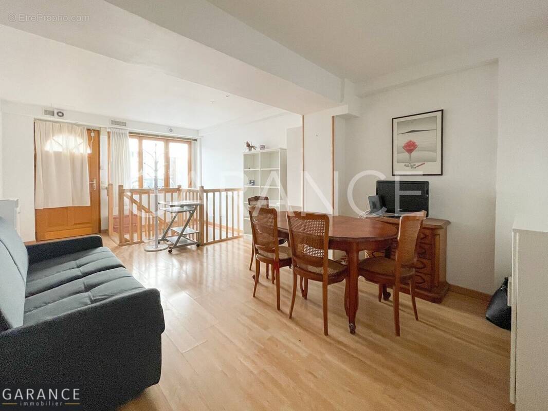 Appartement à PARIS-14E