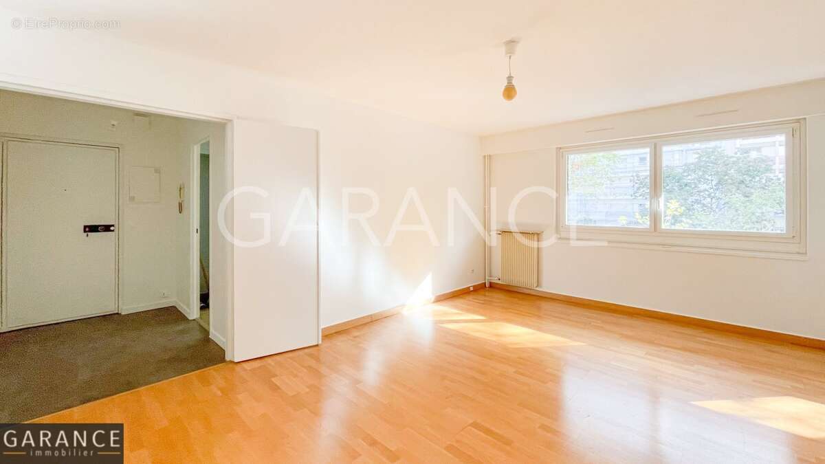 Appartement à PARIS-14E