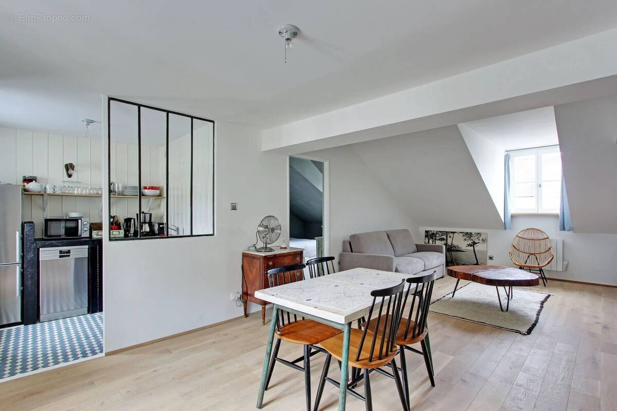 Appartement à PARIS-3E