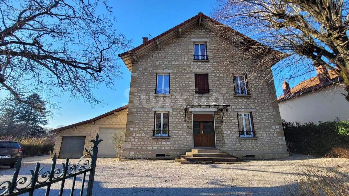 Maison à COUSANCE