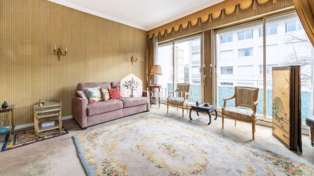 Appartement à NEUILLY-SUR-SEINE