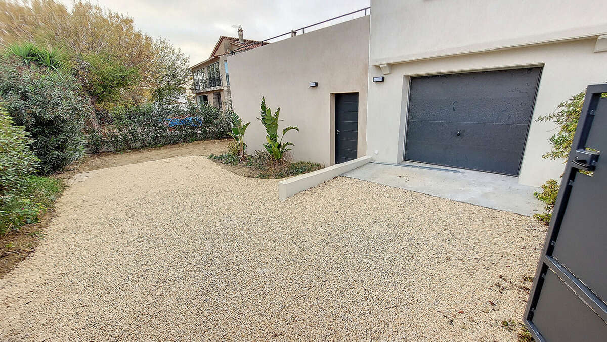 Appartement à SAINT-CYR-SUR-MER