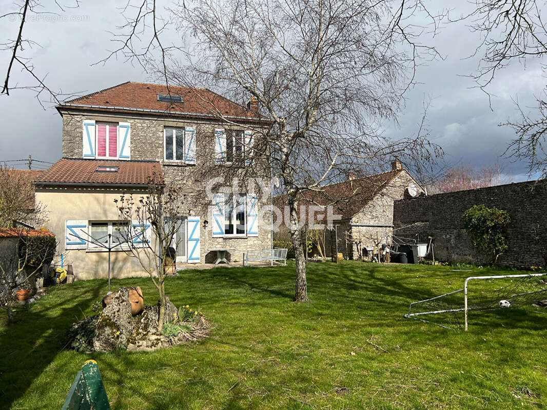 Maison à URY