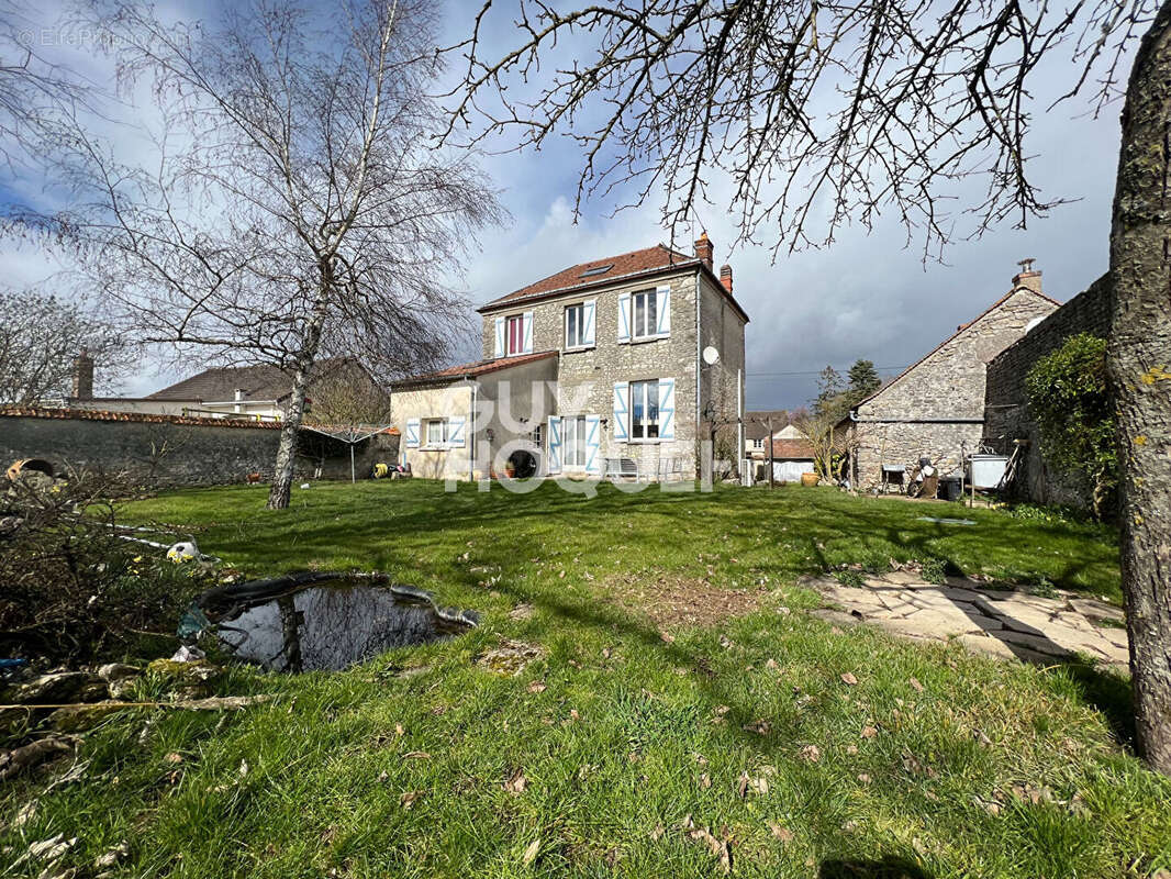 Maison à URY