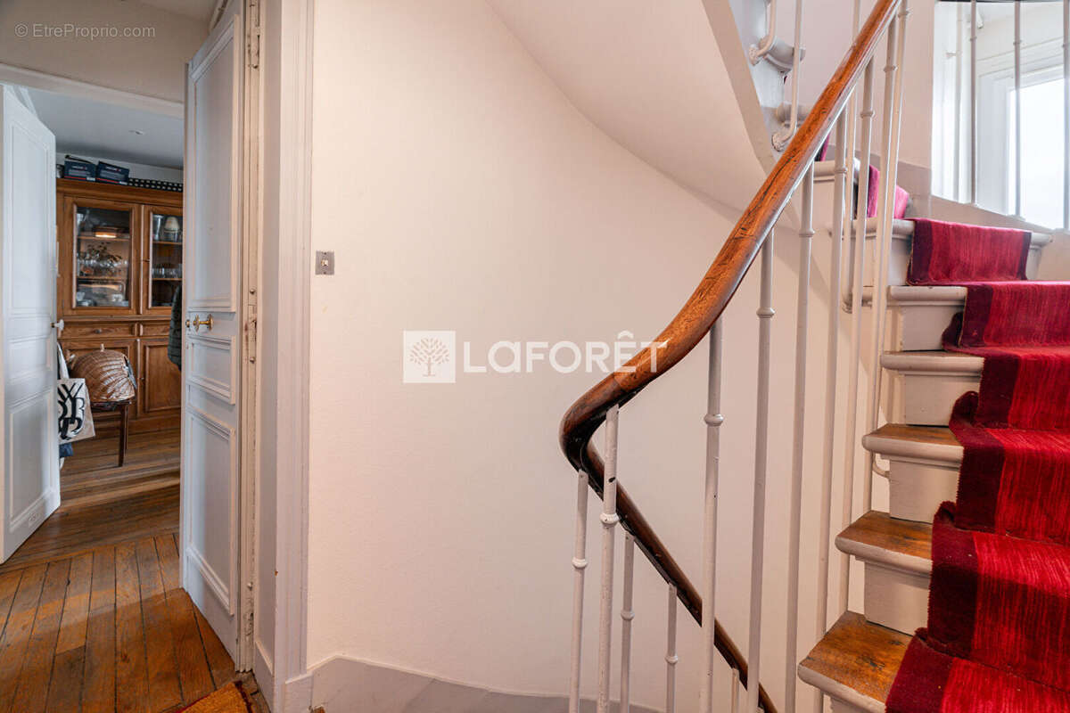 Appartement à PARIS-17E